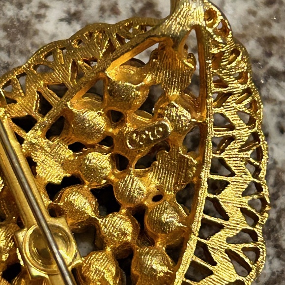Vintage a Coro brooch - Picture 3 of 3